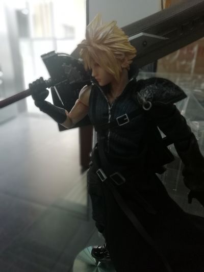 PlayArts改 最终幻想7：圣子降临 克劳德・斯特莱夫&芬里尔狼