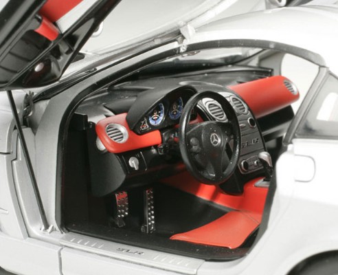 24290 1/24 梅赛德斯 奔驰 SLR 迈凯伦