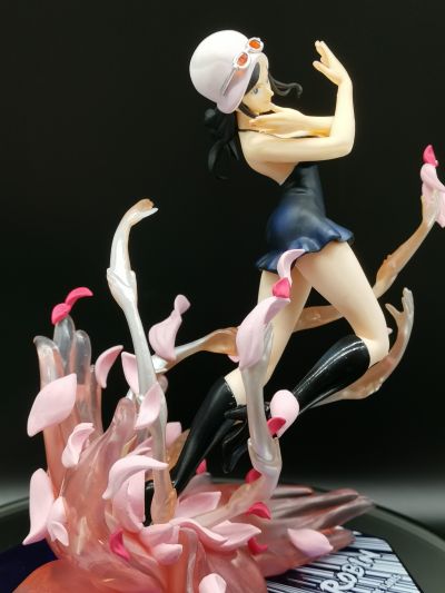 FiguartsZERO 海贼王 妮可・罗宾 Mil Fleur Campo de Flores 