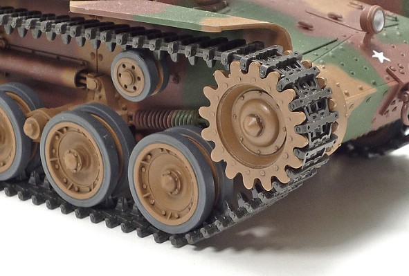 35331 1/35 日本陆军 一式 75mm自行火炮(附带6个兵人)