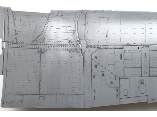 60325 1/32 沃特 F4U-1A 海盗 舰载战斗机