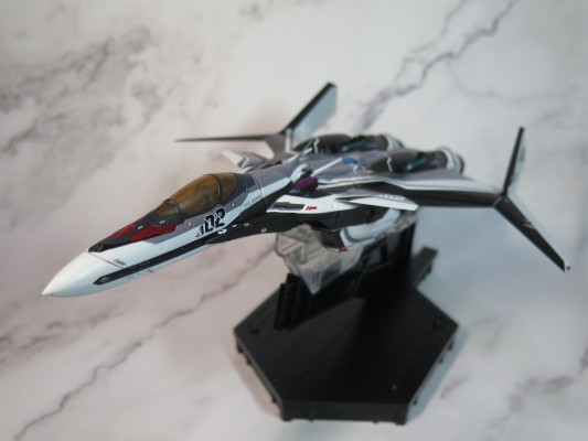 DX超合金 VF-31F 齐格飞（疾风·伊梅尔曼／梅萨·伊雷菲尔特搭乘机）