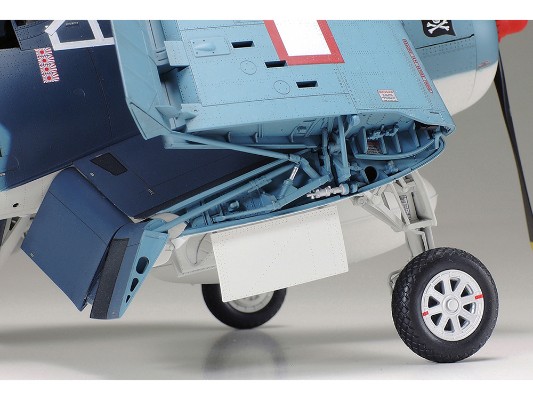 60325 1/32 沃特 F4U-1A 海盗 舰载战斗机