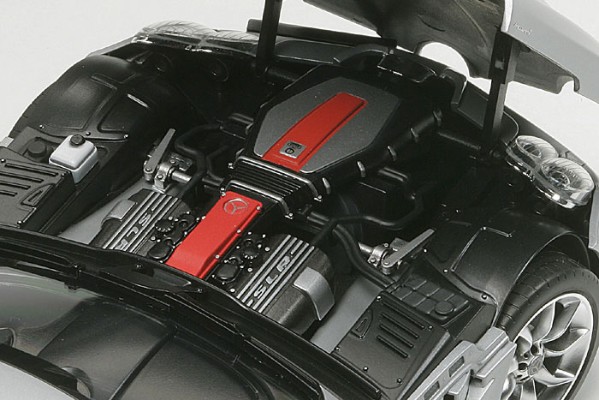 24290 1/24 梅赛德斯 奔驰 SLR 迈凯伦