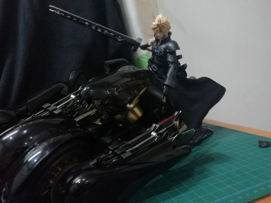 PlayArts改 最终幻想7：圣子降临 克劳德・斯特莱夫&芬里尔狼