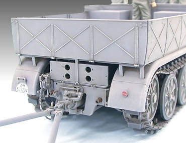 35239 1/35 德国 18吨 重型半履带开车 FAMO