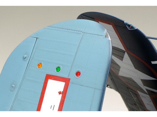 60325 1/32 沃特 F4U-1A 海盗 舰载战斗机