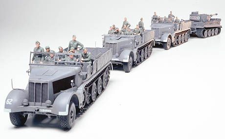 35239 1/35 德国 18吨 重型半履带开车 FAMO