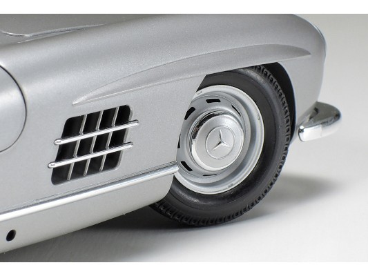 24338 1/24 梅赛德斯 奔驰 300 SL