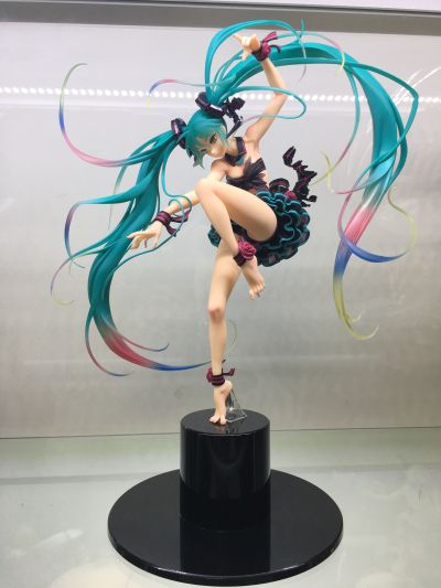 VOCALOID角色系列01 初音未来 mebae