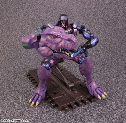 变形金刚MP系列 MP-43 无敌龙(Beast Wars)