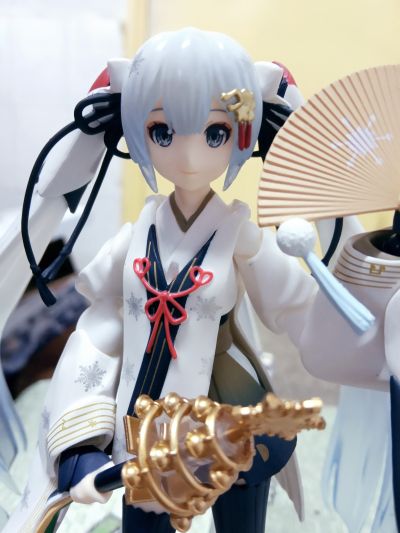 figma#EX-45 VOCALOID 丹顶鹤 雪初音 巫女ver.