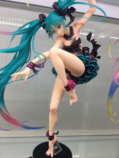 VOCALOID角色系列01 初音未来 mebae