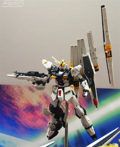 RG 1/144 ν高达专用双翼浮游炮强化装备