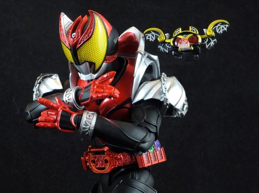 S.H.Figuarts(真骨雕制法)    假面骑士月骑 月骑形态