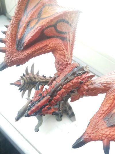 怪兽模型雕像 怪物猎人 雄火龙