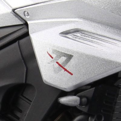 1/12完成品 摩托车SUZUKI GSX-S1000S KATANA金属神秘银