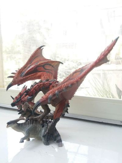 怪兽模型雕像 怪物猎人 雄火龙