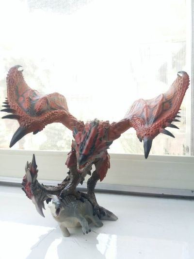 怪兽模型雕像 怪物猎人 雄火龙