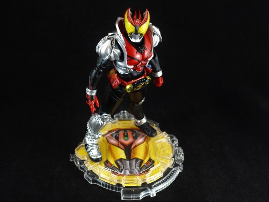 S.H.Figuarts(真骨雕制法)    假面骑士月骑 月骑形态