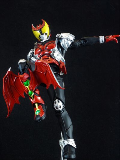 S.H.Figuarts(真骨雕制法)    假面骑士月骑 月骑形态