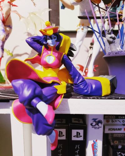 压泡面手办 吸血鬼 雷雷 