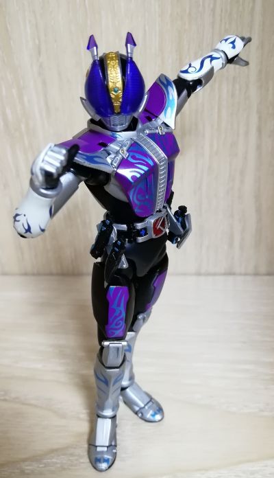S.H.Figuarts 假面骑士：电王 假面骑士电王 圣剑形态 -20假面骑士踢/平成二十骑士纪念版-