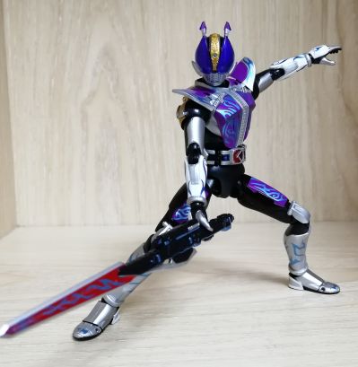 S.H.Figuarts 假面骑士：电王 假面骑士电王 圣剑形态 -20假面骑士踢/平成二十骑士纪念版-