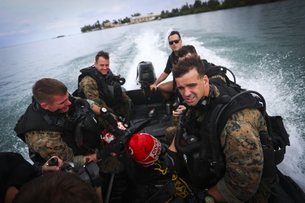 DAMTOYS 78055 1/6 USMC陆战队 武力侦察战斗潜水员 林地迷彩版