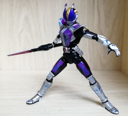 S.H.Figuarts 假面骑士：电王 假面骑士电王 圣剑形态 -20假面骑士踢/平成二十骑士纪念版-