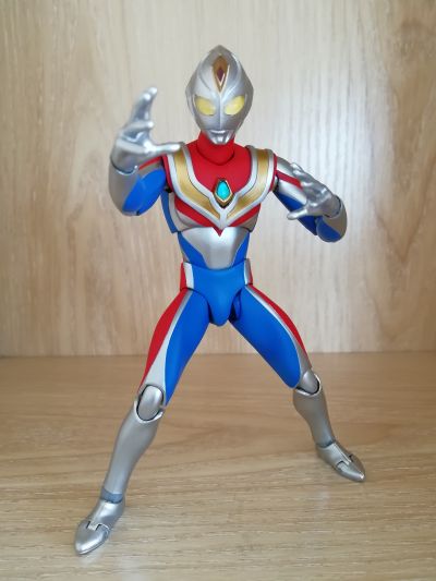 ULTRA-ACT 戴拿奥特曼 戴拿奥特曼  闪亮型