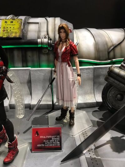 PlayArts改 最终幻想VII 重制版 爱丽丝·盖恩斯巴勒