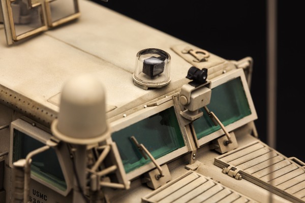 1/35 美国“美洲狮”6×6防地雷反伏击车