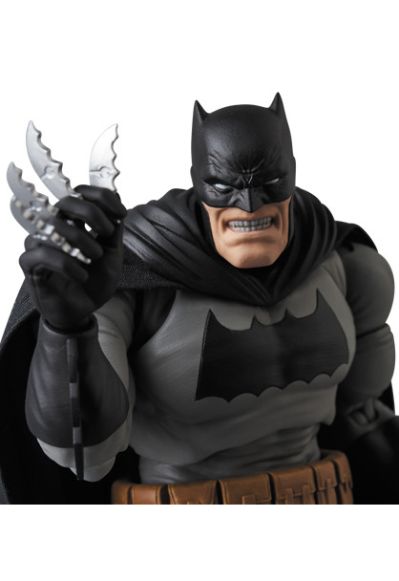 MAFEX No.106  蝙蝠侠：黑暗骑士归来 蝙蝠侠