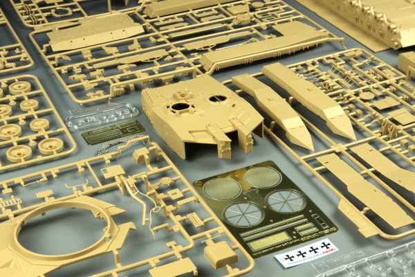 1/35 德国主战坦克 “豹” 2A7+ 