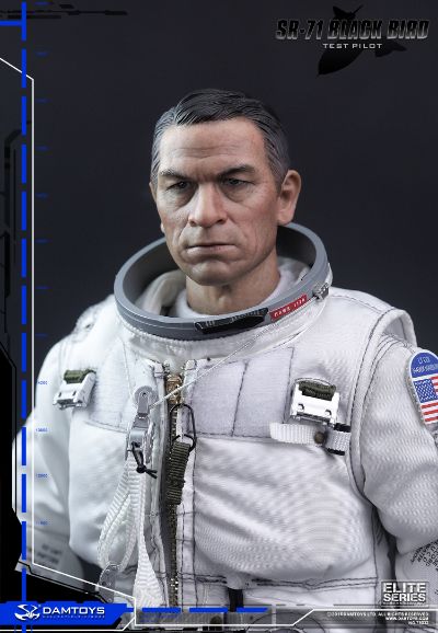DAMTOYS 78032 SR-71 黑鸟 侦察机 试飞员 TEST PILOT