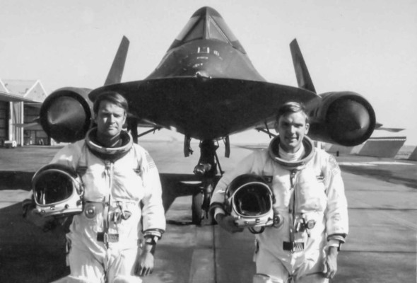 DAMTOYS 78032 SR-71 黑鸟 侦察机 试飞员 TEST PILOT