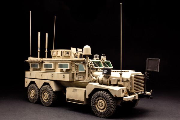 1/35 美国“美洲狮”6×6防地雷反伏击车