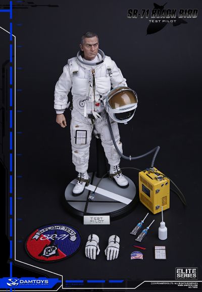 DAMTOYS 78032 SR-71 黑鸟 侦察机 试飞员 TEST PILOT