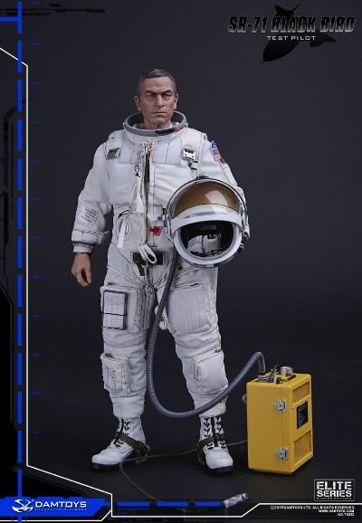 DAMTOYS 78032 SR-71 黑鸟 侦察机 试飞员 TEST PILOT