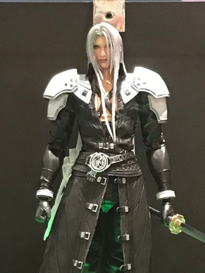 PlayArts改 最终幻想VII 重制版 萨菲罗斯