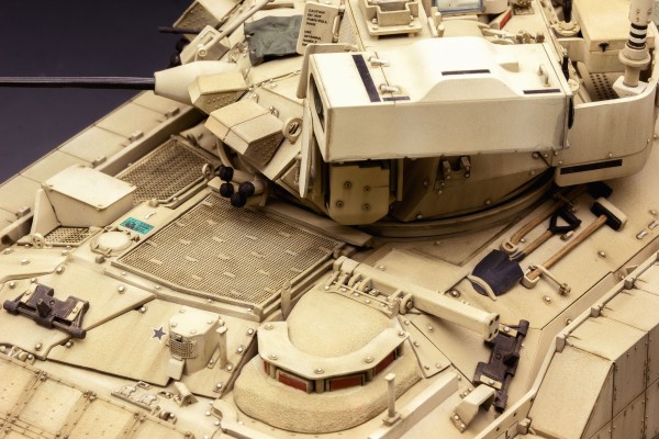 1/35 美国M3A3“布雷德利”BUSK III骑兵战车