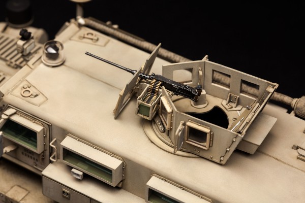 1/35 美国“美洲狮”6×6防地雷反伏击车