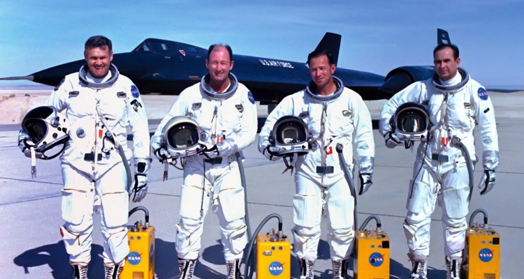 DAMTOYS 78032 SR-71 黑鸟 侦察机 试飞员 TEST PILOT