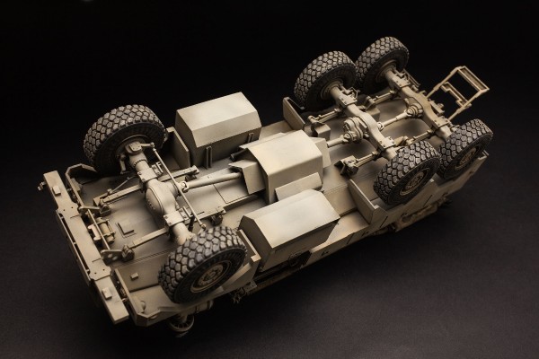 1/35 美国“美洲狮”6×6防地雷反伏击车