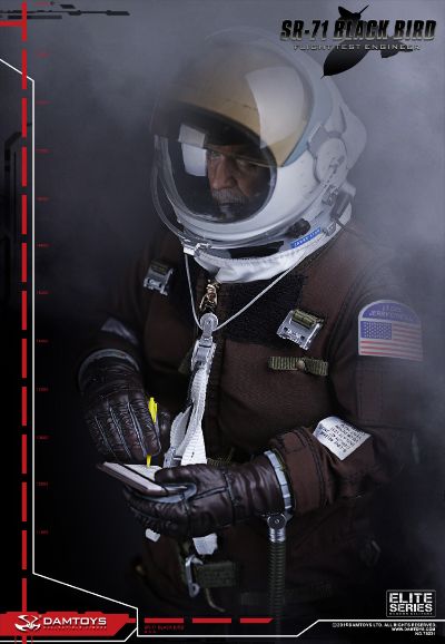 DAMTOYS 78031 SR-71 黑鸟 侦察机 飞行测试工程师