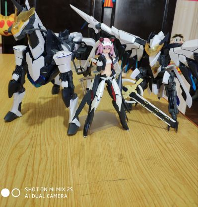 掌上尺寸少女 机甲少女 短剑