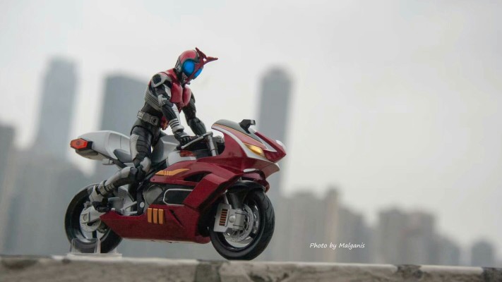 S.H.Figuarts(真骨雕制法) 假面骑士甲斗王 骑士形态