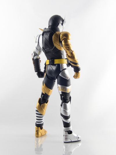 S.H.Figuarts  假面骑士创骑 实验形态  （兔子巨龙形态）