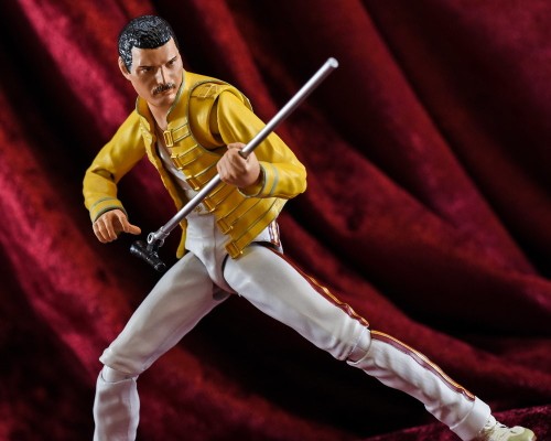 S.H.Figuarts 皇后乐队 佛莱迪·摩克瑞《Live At Wembley Stadium》